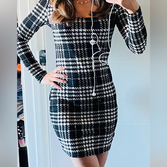 Pretty fall- winter dress - Picture 2 of 2